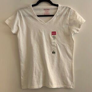 Gildan V neck T-Shirt